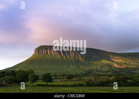 Ben Bulben Tabletop Berg, County Sligo, Connacht, Irland, Europa. Stockfoto