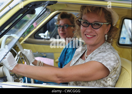 Mitglieder des Oldtimer-Weel Raettvik am Ladies Day, Dalarnas Lan, Schweden Stockfoto