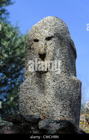 Prehistorc Ausgrabung von Filitosa, Central Torrean Denkmal mit Menhir Filitosa IX, Korsika, Frankreich Stockfoto