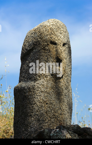 Prehistorc Ausgrabung von Filitosa, Central Torrean Denkmal mit Menhir Filitosa IX, Korsika, Frankreich Stockfoto