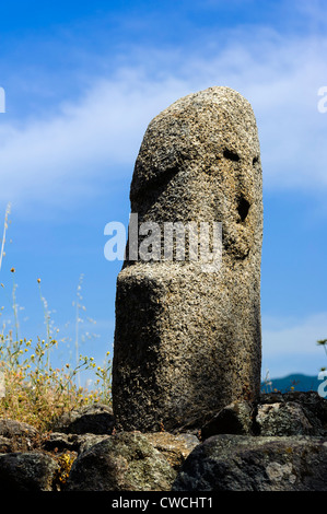 Prehistorc Ausgrabung von Filitosa, Central Torrean Denkmal mit Menhir Filitosa IX, Korsika, Frankreich Stockfoto