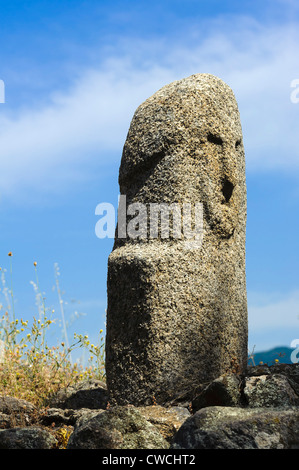 Prehistorc Ausgrabung von Filitosa, Central Torrean Denkmal mit Menhir Filitosa IX, Korsika, Frankreich Stockfoto