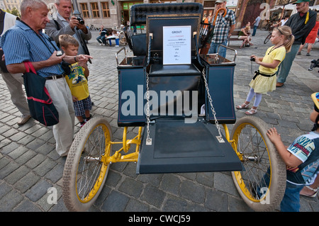 1899 Bewurf Dampf New Home, Dampfantrieb Automobil bei Motoclassic Auto-Show am Rynek (Marktplatz) in Wroclaw, Polen Stockfoto