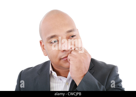Porträt eines jungen Geschäftsmannes wegschauen und denken Stockfoto