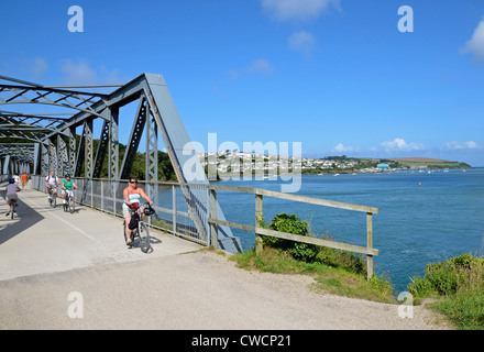 Radfahrer auf der "Camel Trail" ein Fahrradweg zwischen Padstow und Bodmin in Cornwall, England, UK Stockfoto