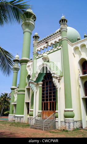 Malerische Varkala Klippe oben Moschee Seite Winkel Vorderansicht aus Kerala, Indien Stockfoto