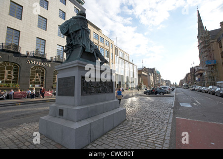 James Clerk Maxwell Bildhauerei an der Ostseite der George Street in der georgischen Neustadt Edinburgh Schottland Großbritannien Vereinigtes Königreich Stockfoto