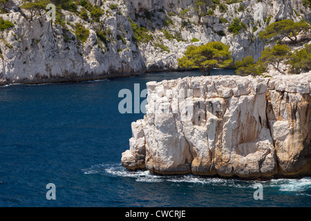 Felsigen Punkt in den Calanques bei Cassis, Bouches-du-Rhône, Cote d ' Azur, Provence Frankreich Stockfoto