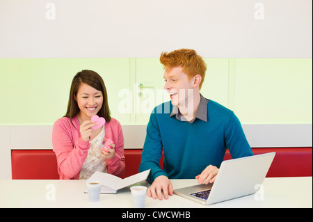 Business-paar in einem Büro Stockfoto
