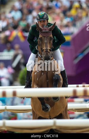 Alvaro Affonso de Miranda Neto (BRA) Reiten RAHMANNSHOFs BOGENO in die einzelnen Sprung Pferdesport-Event bei den Olympischen Spielen Stockfoto