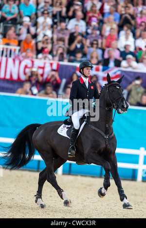 Ben Maher (GBR) Reiten TRIPPLE X in die einzelnen Sprung Pferdesport-Event bei den Olympischen Sommerspielen 2012 in London Stockfoto