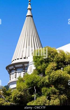 Eine Ansicht von der Straße aus einem Turm auf einem Gebäude in "Los Gatos" Kalifornien Stockfoto