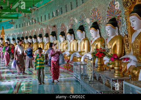 Myanmar, Burma. Umin Thounzeh, buddhistischen Schrein auf Sagaing Hügel in der Nähe von Mandalay. Stockfoto