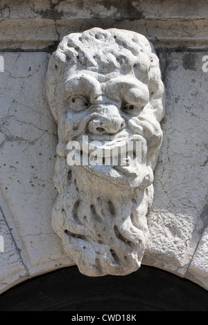 Das Maskaron Stein Gesicht der Kirche Santa Maria Formosa. Stockfoto