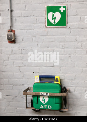 Notfall-Defibrillator cpr Ausrüstung Kit im Afactory in Groningen, Niederlande Stockfoto