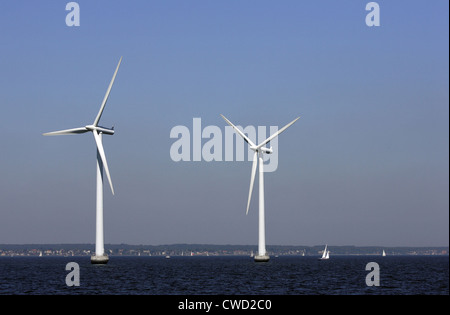 Offshore-Windpark, Windräder und Windkraft Stockfoto