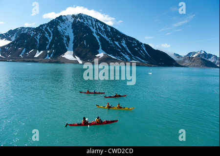 Kajakfahren im Smeerenburg Gletscher, Arktis, Spitzbergen, Svalbard Stockfoto