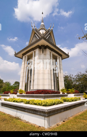 Vertikale Weitwinkelaufnahme von Choeung Ek, die Killing Fields-Gedenkstätte in der Nähe von Phnom Penh. Stockfoto