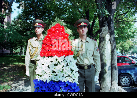 Bulgarische Soldaten mit Kränzen, Sofia Stockfoto