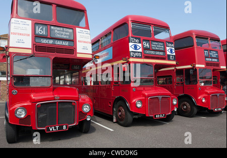 Drei Routemaster-Busse, eingeführt durch London Transport im Jahr 1956, der Routemaster sah ununterbrochen in London bis 2005 Stockfoto