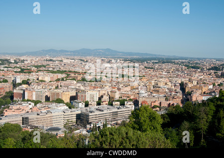 Stadt Rom von einem Hügel über der Stadt Italien Stockfoto