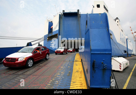 Nagelneues Auto, Dodge Caliber geben Sie entladen in Bremerhaven Stockfoto