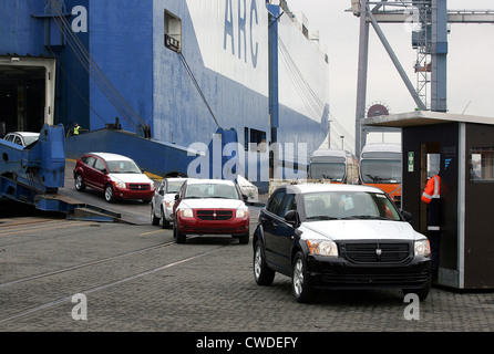 Nagelneues Auto, Dodge Caliber geben Sie entladen in Bremerhaven Stockfoto