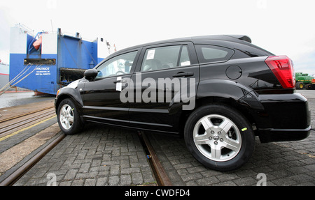 Nagelneues Auto, Dodge Caliber geben Sie entladen in Bremerhaven Stockfoto