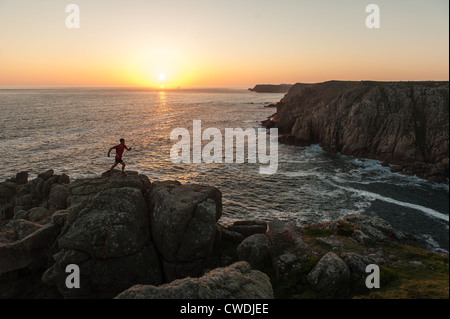 Entlang der Cornish Coast Path am Stuhl-Leiter in der Nähe von Lands End Stockfoto