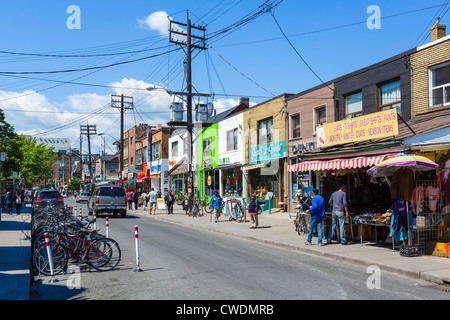 Geschäfte in Augusta Avenue im Stadtteil Kensington Market, Toronto, Ontario, Kanada Stockfoto