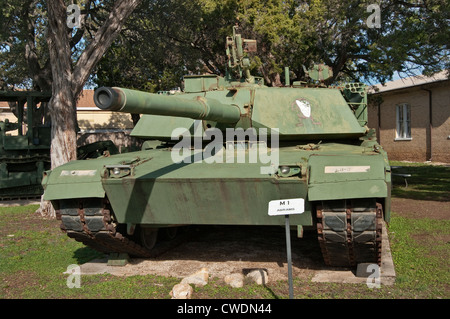 M1 Abrams Kampfpanzer, Rüstung Zeile am Texas Military Forces Museum am Camp Mabry in Austin, Texas, USA Stockfoto