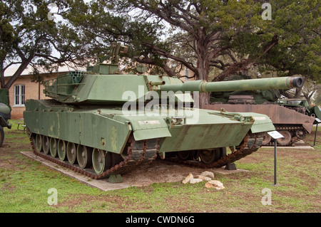 M1 Abrams Kampfpanzer, Rüstung Zeile am Texas Military Forces Museum am Camp Mabry in Austin, Texas, USA Stockfoto