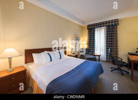 Standard-Zimmer im Holiday Inn Toronto Bloor-Yorkville, Bloor Street, Toronto, Ontario, Kanada Stockfoto