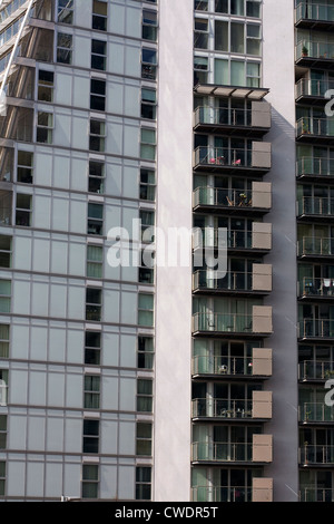 NV Gebäude moderne Wohnblocks von Huron Waschbecken Salford Quays Greater Manchester-England Stockfoto