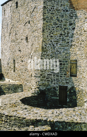 Architektonische Struktur innerhalb der äußeren Wände des 15. Jahrhundert mittelalterliche Burg Olavinlinna in Savonlinna, Finnland Stockfoto