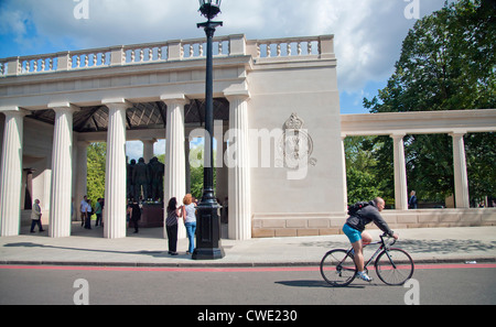 Blick auf die Royal Air Force Bomber Command Gedenkstätte, Green Park, London, England, Vereinigtes Königreich, Europa Stockfoto