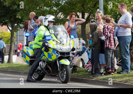 Metropolitan Police Motorrad Vorreiter in Great Yarmouth während der London 2012 Olympischen Fackellauf Stockfoto