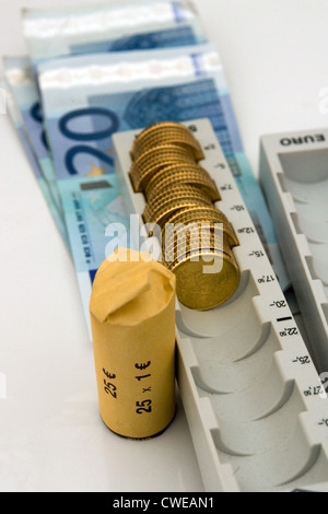 Symbolfoto, Münzen und Banknoten Stockfoto