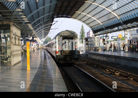 Berlin, ein IC bei der Ausfahrt aus der Spandau Stockfoto