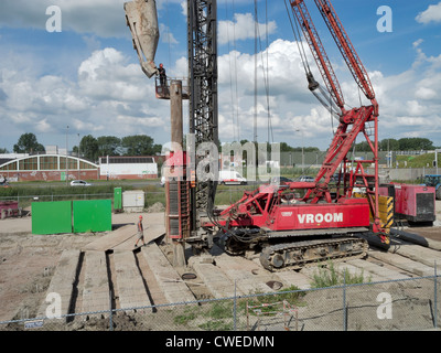 Ramme für den Bau von Wohnungen in Cortinghborg entlang der Ringstraße von Groningen häufen. Stockfoto