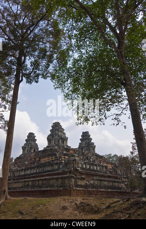 Vertikale Ansicht des ersten Sandsteins Staatstempel in Angkor, Ta Keo gebaut werden. Stockfoto