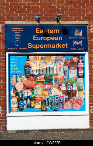 Eine östliche Europäische Supermarkt, catering für Neuzuwanderer in King's Lynn, Norfolk. Stockfoto