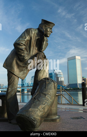 LIBERTY HOUND LONE SAILOR STATUE (© STANLEY BLEIFELD 1987) ST. JOHNS RIVER SOUTH RIVER WALK DOWNTOWN JACKSONVILLE FLORIDA USA Stockfoto