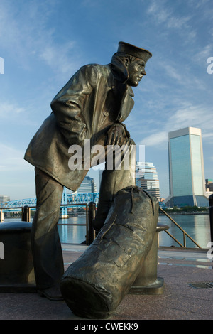 LIBERTY HOUND LONE SAILOR STATUE (© STANLEY BLEIFELD 1987) ST. JOHNS RIVER SOUTH RIVER WALK DOWNTOWN JACKSONVILLE FLORIDA USA Stockfoto