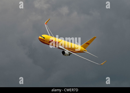 Eine Boeing 767 Frachter von DHL Stockfoto