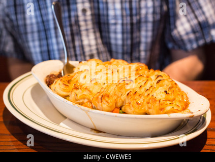 Hirten oder Cottage Pie mit gebackenen Kartoffelbrei in restaurant Stockfoto