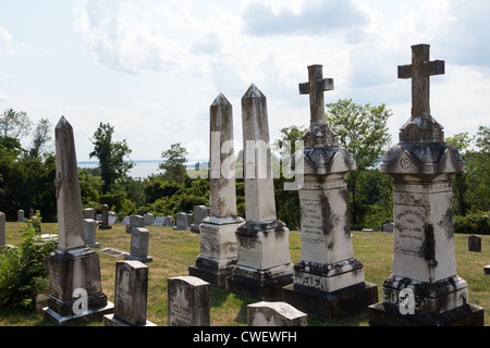 Alten Grabstein in St. Ignatius älteste verwendet ununterbrochen Kirche in den USA in Maryland Stockfoto