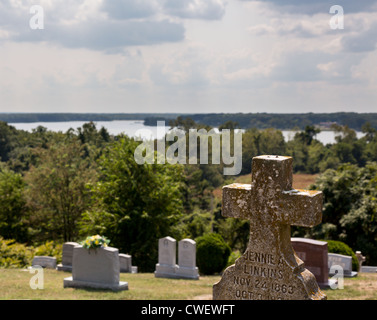 Alten Grabstein in St. Ignatius älteste verwendet ununterbrochen Kirche in den USA in Maryland Stockfoto