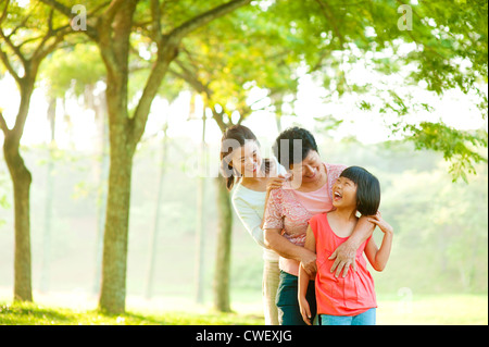 Drei Generationen Familie Spaß im freien Stockfoto