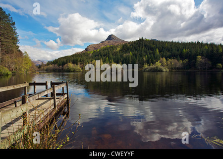 Glencoe Lochan ist eine schöne kleine Wald-See nahe dem Dorf von Glencoe. Stockfoto